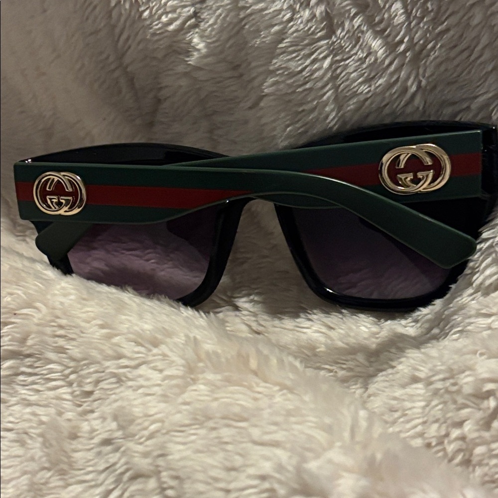 Vintage style Black and Green unisex Sunglasses with Red Stripe